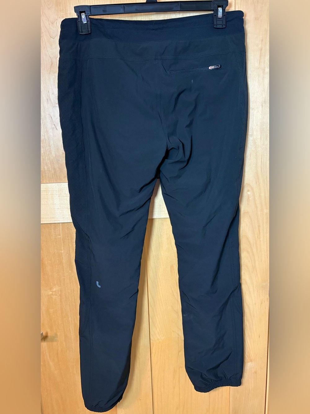 Lolë Women’s Black Technical Stretch Pants M Ankle Zip Travel Hiking - Picture 2 of 10